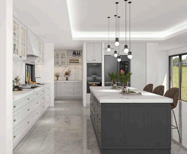 Cuisine Ebanista blanche avec îlot anthracite et suspensions.